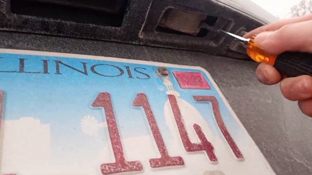 Como cambiar los focos de la placa,Mazda 2005/12 смотреть онлайн