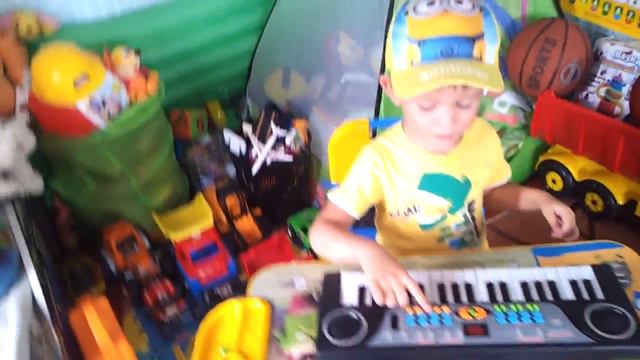 МАЛЕНЬКИЙ ДИДЖЕЙ)))- САШКА ПРЕЗИДЕНТ - КРУТЯК))) смотреть онлайн