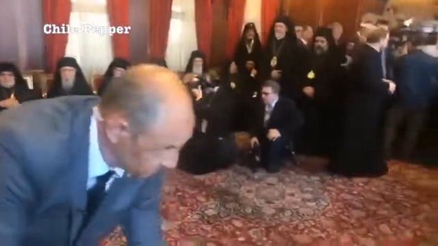 Охранники Гундяева попытались подсунуть Варфоломею ЯД! Автокефалии быть! смотреть онлайн