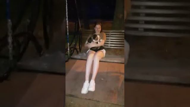 Пиратик качается со мной на качелях смотреть онлайн