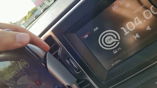 Отзыв о автомобильном держателя Interstep с беспроводной зарядкой IS-HD-QIHLGB10W-000B201 смотреть онлайн