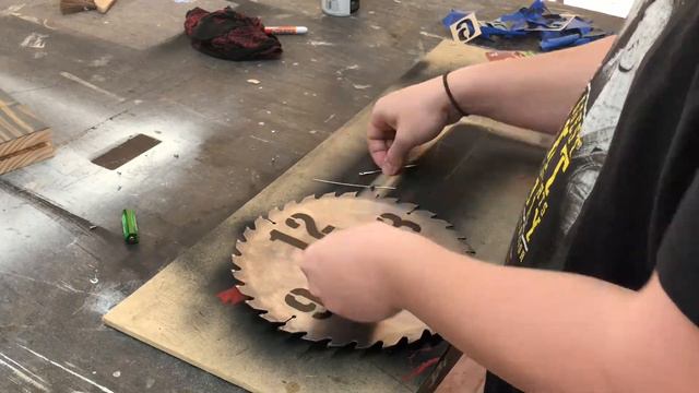 Make a Clock Out of an Old Saw-blade! смотреть онлайн