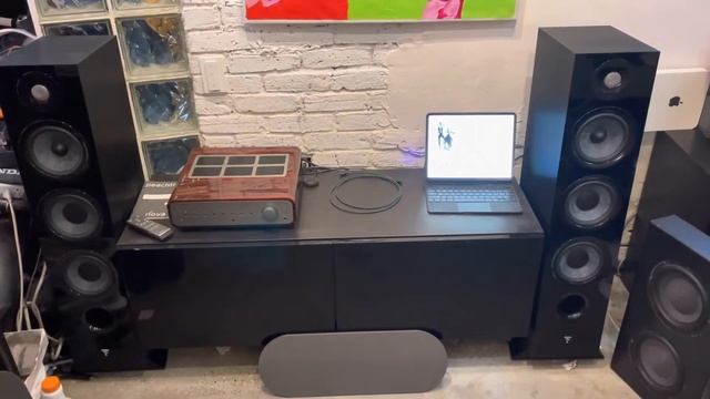Peachtree Nova 300 & Focal Chora 826 смотреть онлайн