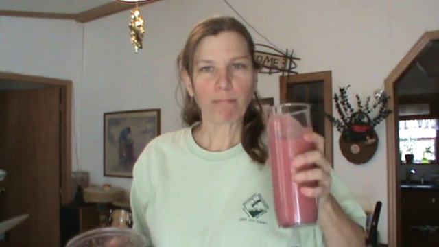 Pomegranate, Orange, Kiwi Smoothie смотреть онлайн