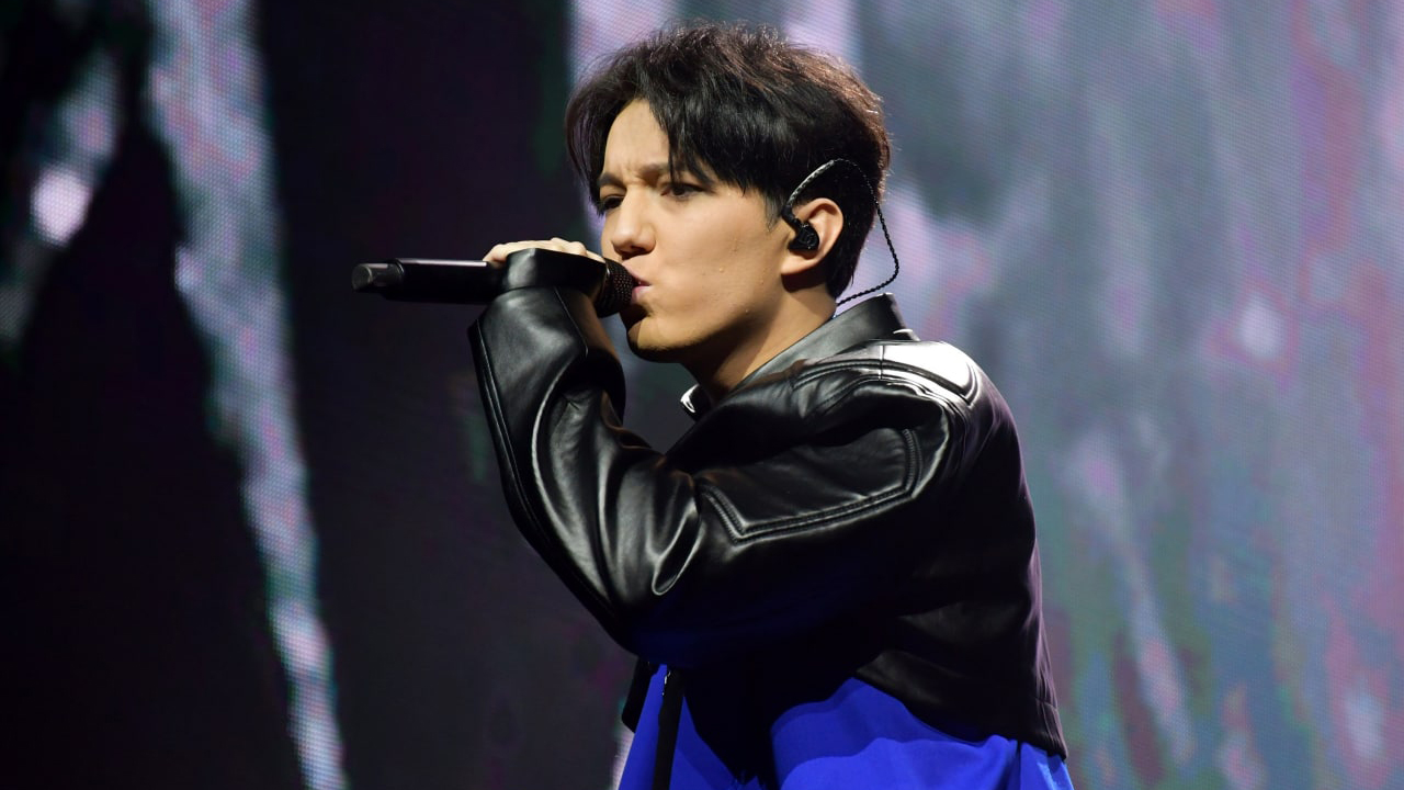 Димаш Кудайберген - SOS D'un Terrien En Détresse (Dubai 25.03.2022) фанкам Dimash Qudaibergen