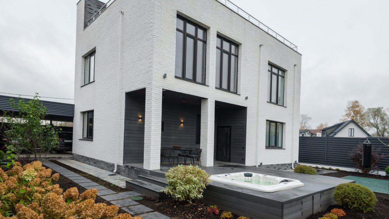 Обзор дома с террасой на крыше и террасой с джакузи. смотреть онлайн