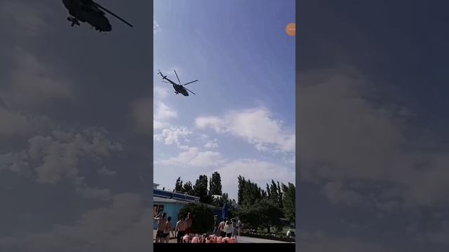 вертолёт летит в Таганроге смотреть онлайн