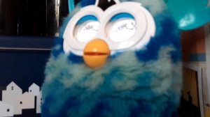 Фёрби издаёт звуки через приложение Furby!