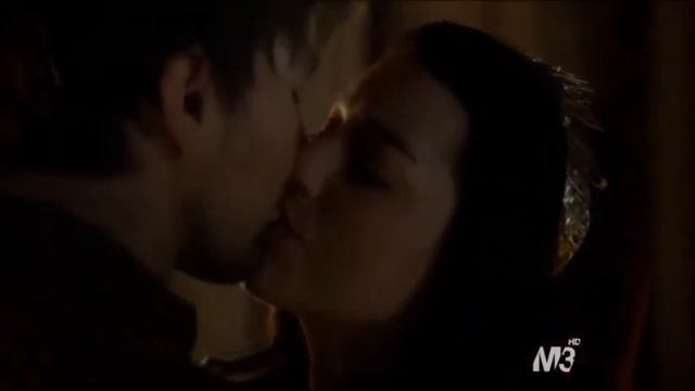 Reign ~ MASH ~ Heart In A Cloud смотреть онлайн