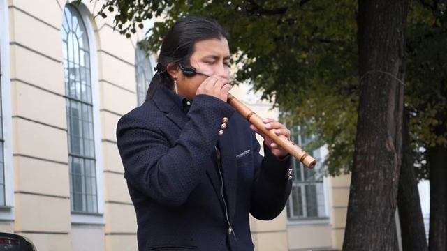 Condor Pasa. Индеец Фабиан на фестивале "День уличной музыки" . (977) смотреть онлайн