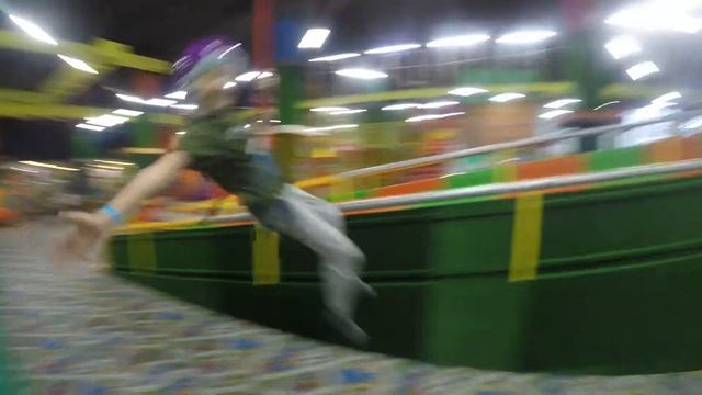 САМЫЙ БОЛЬШОЙ БАТУТНЫЙ ЦЕНТР ,,БЕЛКА ПАРК,, КАРАКАЛПАК THE LARGEST TRAMPOLINE CENTER BELKA PARK смотреть онлайн