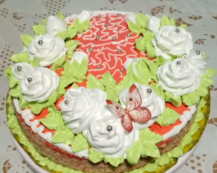 ТОРТ С БЕЛЫМИ РОЗАМИ