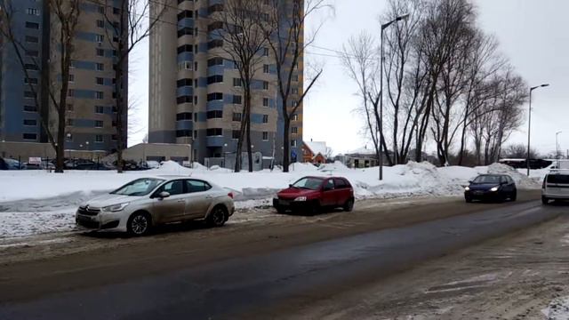 Казань, Односторонняя гривка, д. 1 (у входа)