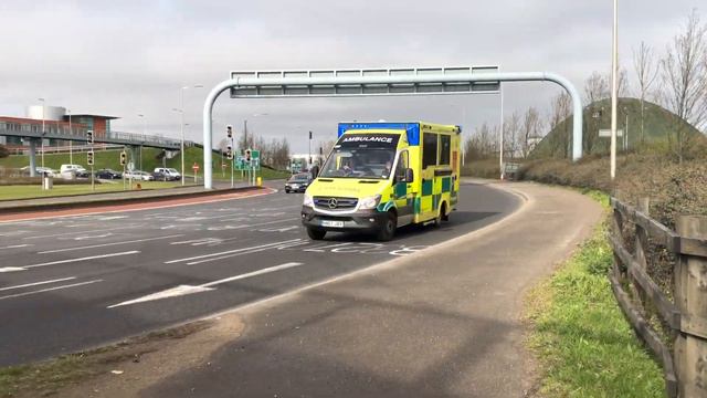 Royal Berkshire fire and rescue service, Thames Valley Police and ambulances in Reading смотреть онлайн