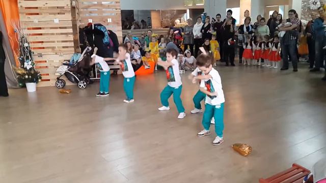 Джеймс Бонд Зазеркалье смотреть онлайн