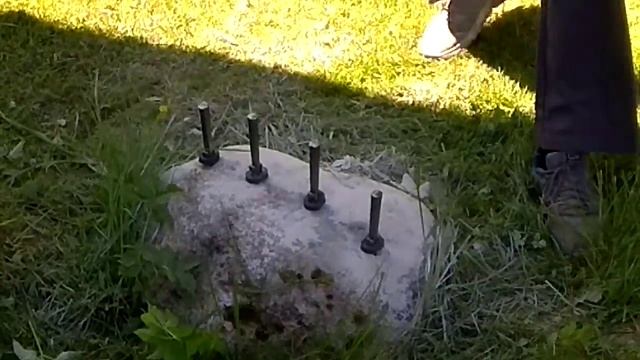 Расчищаем участок. Раскалываем камень. смотреть онлайн