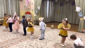 Танец «Топни , ножка моя», в исполнении детей средней группы на утреннике  «8 Марта».