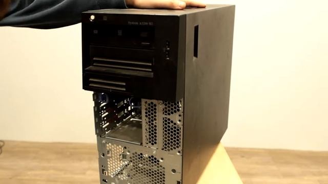 IBM System x3200 доступ к внутренностям для очистки смотреть онлайн