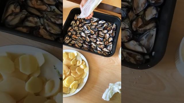 Процесс приготовления Riso Cozze Patate 🇮🇹 Традиционное блюдо в Бари смотреть онлайн