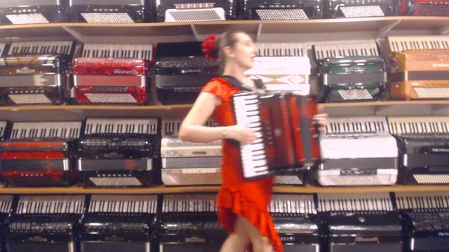 BELTSTUIII3796CRD - Red Shadow Beltuna Studio III Compact Piano Accordion LMM 34 72 $4999 смотреть онлайн