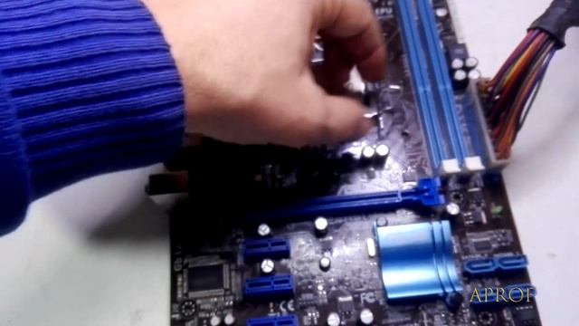ASUS P8H61 M LX R2 00 İşlemci Olmadan Start Almaz смотреть онлайн