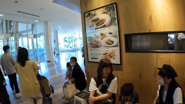 МОЛЛ- Большой торговый центр в Японии 4K смотреть онлайн