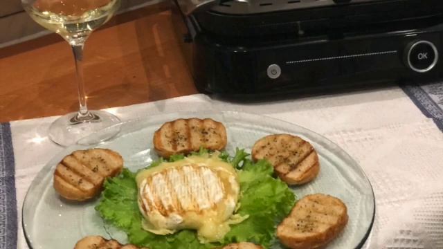 Сыр Камамбер с тостами на гриле Swiss Diamond смотреть онлайн