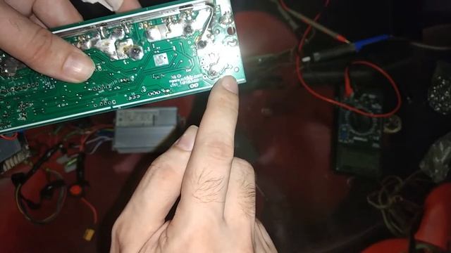 Как очистить ОТВЕРСТИЕ ОТ ПРИПОЯ на плате, без Косички и Олово-Отсоса+ смотреть онлайн