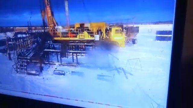 Улетел УЭЦН в скважину Барабан с кабелем прилетел на устье смотреть онлайн