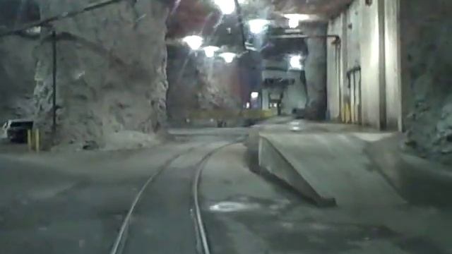 LOADING AT KRAFT FOODS IN THE CAVES смотреть онлайн