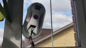 Это должно быть у каждой хозяюшки. Показываю, как работает РОБОТ-МОЙЩИК ДЛЯ ОКОН