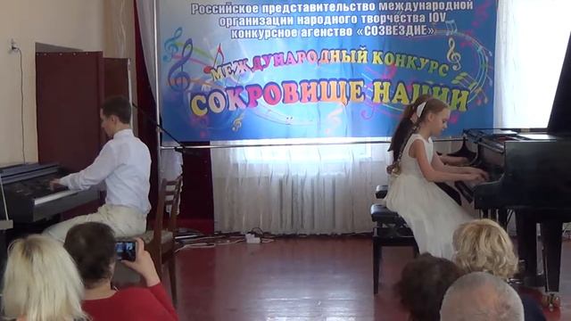 Трио Алексей Барабаш, Марианна Кряжевских, Анна Перепелица - "Полёт шмеля" смотреть онлайн