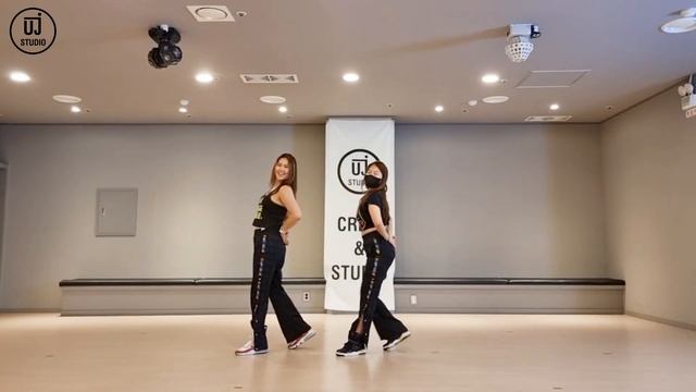 Zumba / 줌바 / Entre Tú Y Mil Mares / Dani J /Bachata/2022/UJ Crew / UJ Studio смотреть онлайн