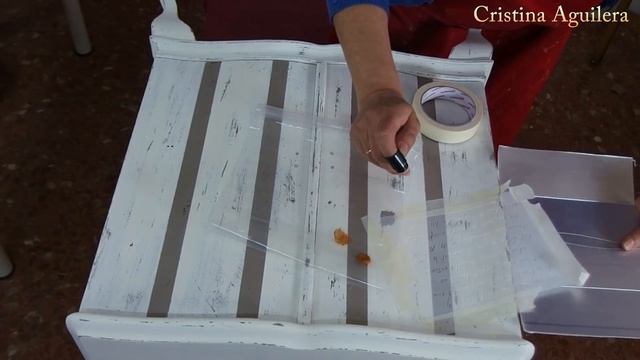 Restaurar Una Vieja Mesilla Con Motivos Alegres Y Actuales