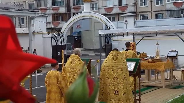 Вход с Евангелием. Воскресная Литургия. Марфо-Мариинский женский монастырь смотреть онлайн