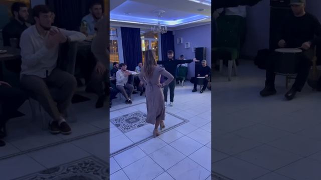 Аварский танец в исполнение солистов ансамбля «АДАТ»! #дагестан смотреть онлайн