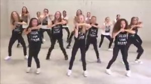 EGO танец девочек.