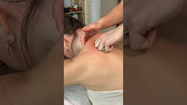 Массаж трапеции сидя смотреть онлайн