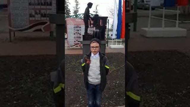 Труженикам тыла посвящается. Автор стихов Б.Поляков. Читает Брижашев Дмитрий смотреть онлайн