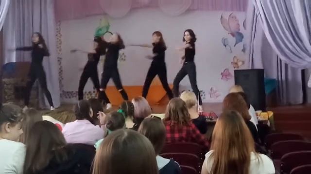 Танец под песню (танцы под фонарем) смотреть онлайн