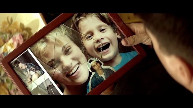 Presented Without Commentary: Leon The Professional Hallway Scene Natalie Portman Jean Reno