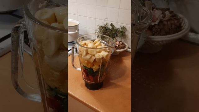 ВКУСНОЕ СМУЗИ?ЛЕГКО?БЫСТРО?НУ ОЧЕНЬ ПОЛЕЗНО??? #быстроесмузи#польза#здоровье#красота#дети смотреть онлайн