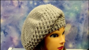 БЕРЕТ-ШАПКА КРЮЧКОМ, УЗОР ,,СОТЫ,, Берет для начинающих. (720p).mp4