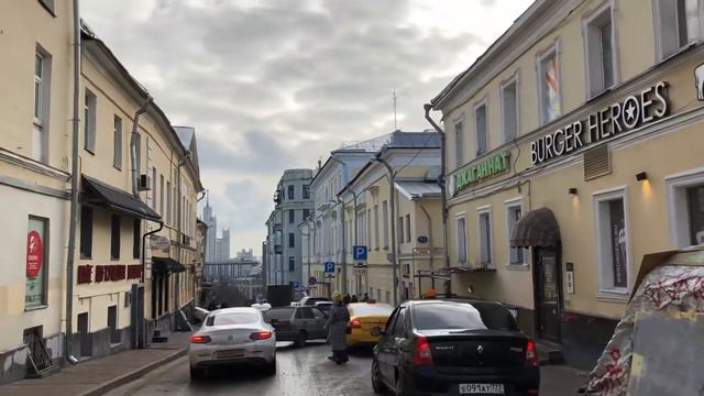 встретила англичанок в электричке | поездка в Москву | друзья | мавзолей Ленина | ресторан смотреть онлайн