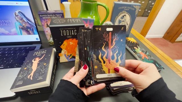 Zodiac Tarot — Unboxing and Partial Flip-through смотреть онлайн