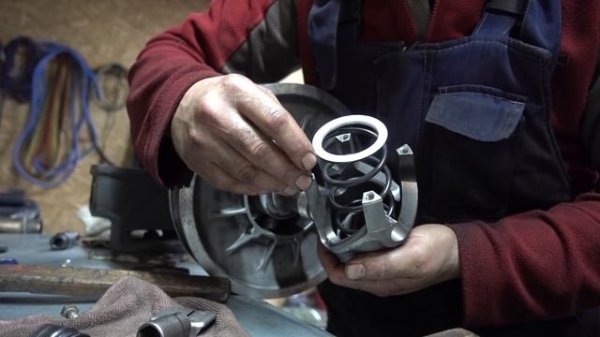 Вариатор ведомый Снегоходов BRP устройство и как собирать