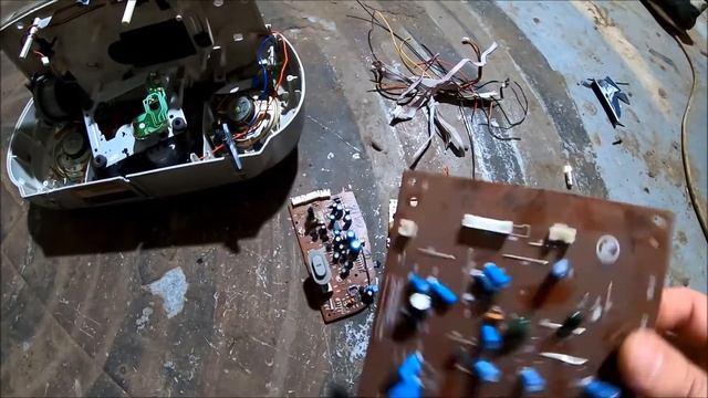 Разбор магнитофона(PHILIPS) на цветные металлы и драг металлы!!! смотреть онлайн