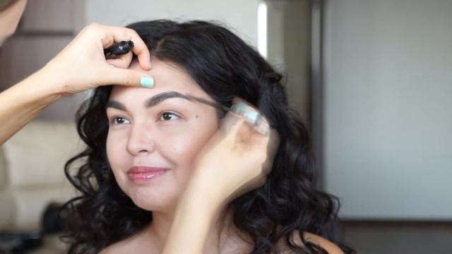 Вечерний макияж с акцентом на винные губы | Подвижные локоны | Ротова Татьяна смотреть онлайн