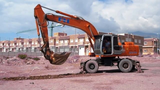 FIAT-HITACHI EX215.MOV смотреть онлайн