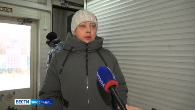 Люди и товар - на улицу? В Дзержинском районе закрыли популярный торговый комплекс